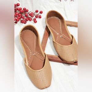 NWT Fabindia FLIP-FLOPS HANDMADE Beige Color LEATHER JUTI Jooti WOMEN SHOE Sz 9